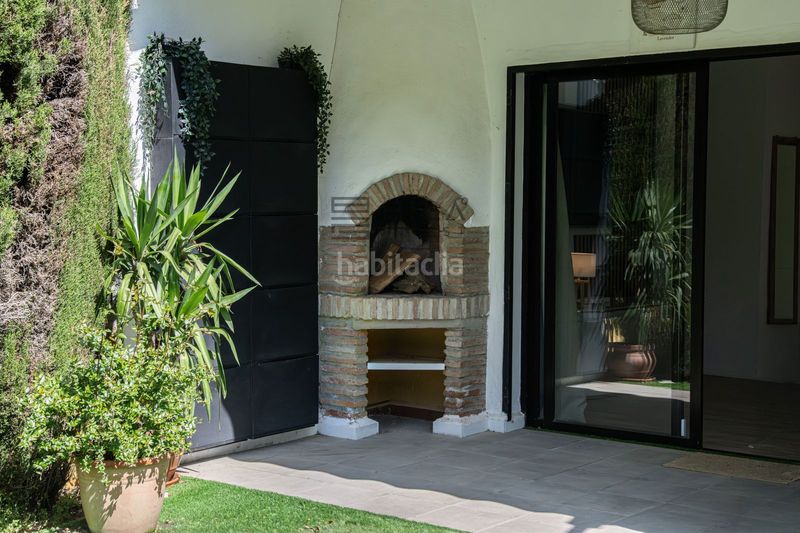 Foto 90e96d70-e6d4-4067-afda-8ff6094c2963. Casa adossada amb piscina a Calahonda Mijas