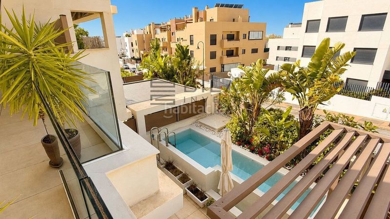 Foto c1255bb9-dc87-4f08-a097-b11a320db21d. Casa adossada amb aparcament piscina a la cala Mijas Mijas