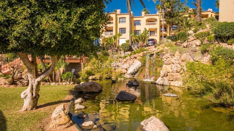 Foto bdabe184-fbf7-4d3e-8120-beed0cf95b30. Pis amb aparcament piscina a Calahonda Mijas