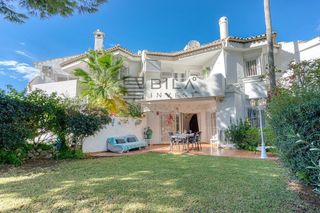 Maison jumelée  Jaen. Casa en venta en la cornisa en calahonda , mijas costa