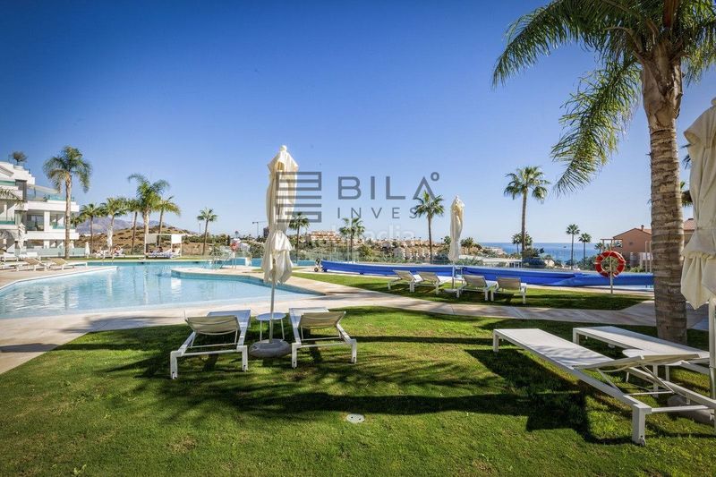 Foto b8c0e33e-fdc6-4ef2-8dac-ad8479e71e60. Pis amb aparcament piscina a El Faro de Calaburra - Chaparral Mijas
