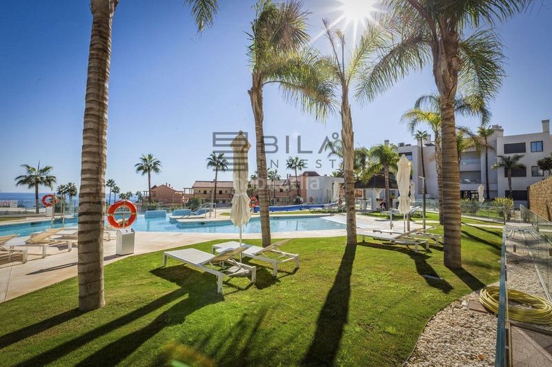 Foto bca7bf30-da6f-4b8b-984d-8d7083af0a23. Pis amb aparcament piscina a El Faro de Calaburra - Chaparral Mijas