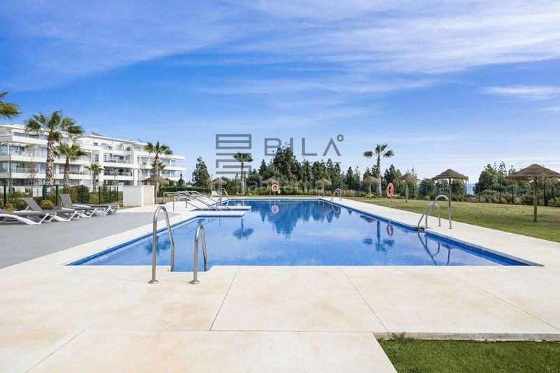 Foto b3025ff2-1269-4c3e-8c9e-c7b9b2c3d284. Pis amb aparcament piscina a El Faro de Calaburra - Chaparral Mijas