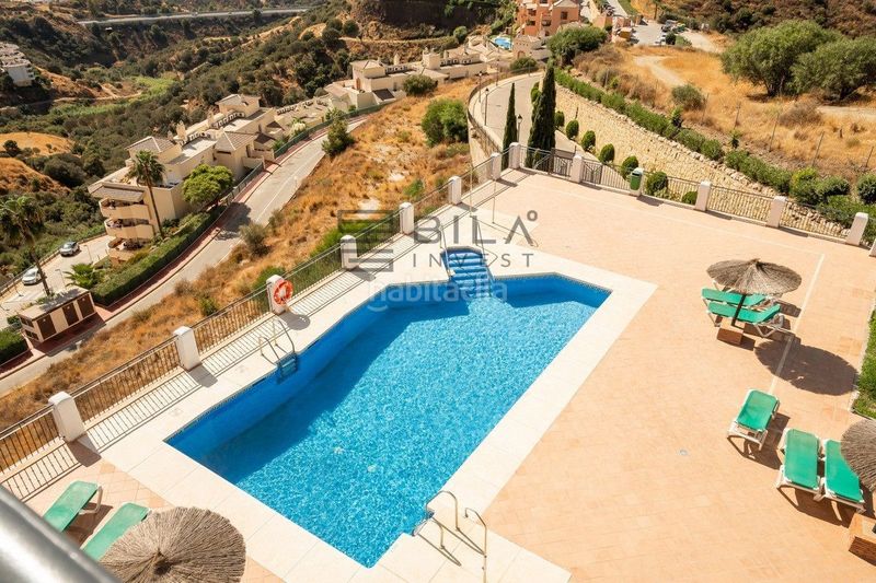 Foto 03296e1a-3c9c-4890-96fb-be60c9391094. Àtic amb piscina a Calahonda Mijas