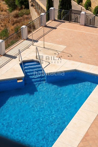 Foto b9e964b6-7bd0-415d-ac51-35ba9ecf1f27. Àtic amb piscina a Calahonda Mijas