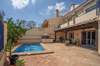 Casa aparellada  De  la cañada. Adosado en venta en pueblo monterrey en benalmádena costa