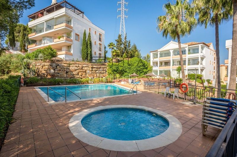 Foto ffda7326-9e51-44cd-bdf6-42afb298da1b. Pis amb aparcament piscina a Riviera del Sol Mijas