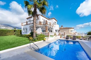 Xalet  Campo mijas. Chalet independiente en venta en campo mijas