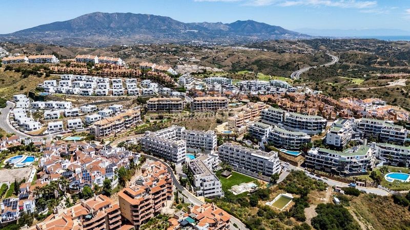 Foto a8d42fa2-30c1-4980-a307-2983410d8e26. Pis amb aparcament piscina a Riviera del Sol Mijas