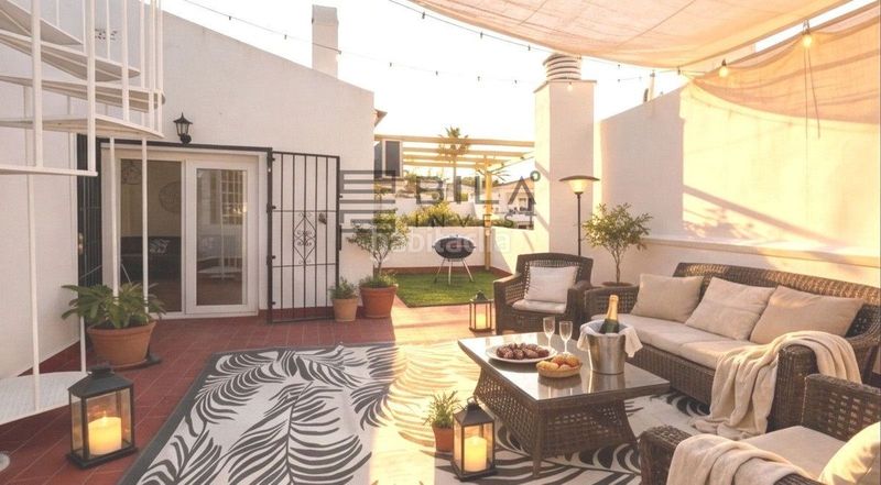 Foto 751a1a3b-11a5-4837-89cc-9c743d0ddf9a. Àtic amb piscina a Elviria Marbella