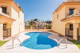Reihenhaus  Las flores. Casa en venta en urb. las flores , los pacos en fuengirola