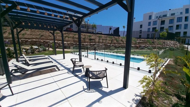 Foto 5bc55a5c-7904-4d80-9b1a-761bd8bd9eac. Pis amb aparcament piscina a El Faro de Calaburra - Chaparral Mijas
