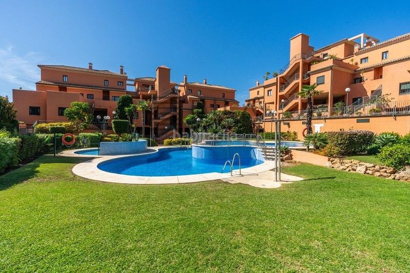 Foto e0c53eb5-5768-439a-9ca4-06e1a9885722. Pis amb piscina a Santa María Marbella