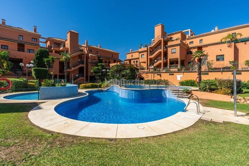 Foto f62fda25-0bf5-4a8d-a928-ca36d340c2dd. Pis amb piscina a Santa María Marbella