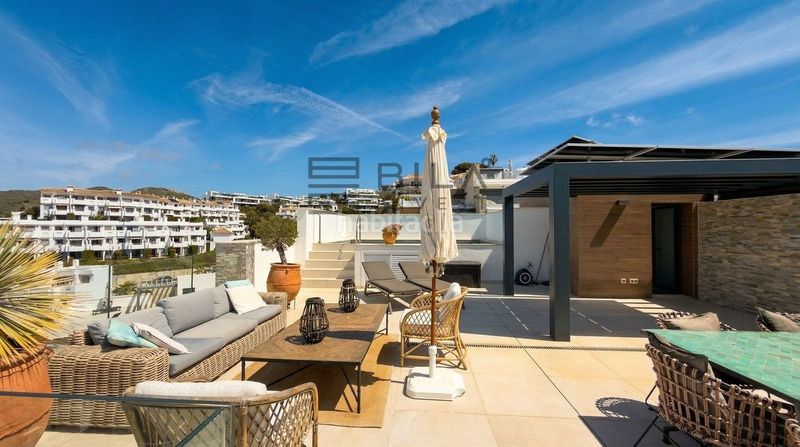 Foto 3ad4c889-af2d-4a48-ab13-6dfe8ab3946b. Àtic amb piscina a Cabopino - Artola Marbella