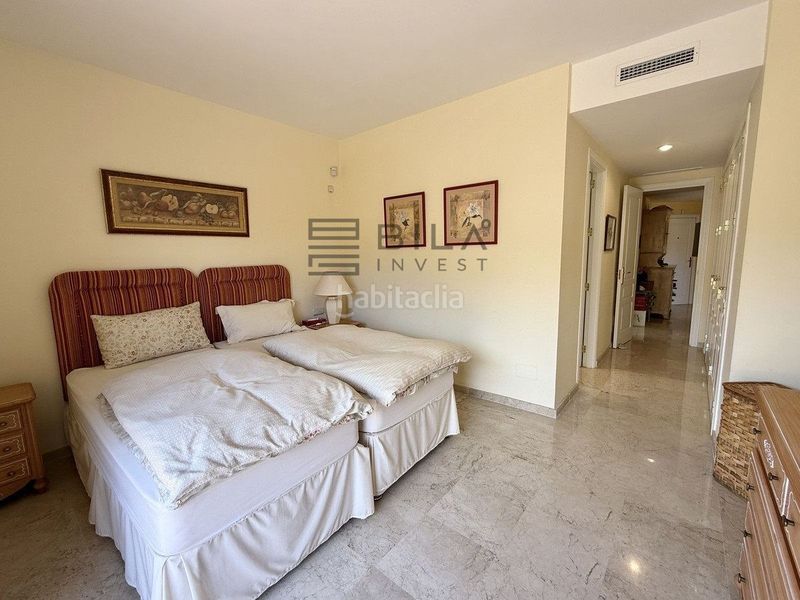 Foto c77c7974-31ab-43b4-8a50-077eb863f8bd. Àtic amb piscina a Río Real Marbella
