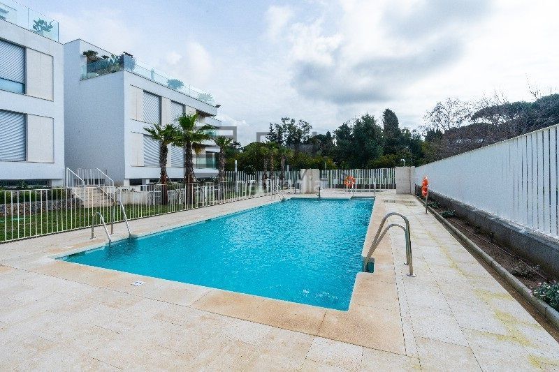 Foto 0abc2de5-f37d-4f96-aa50-97217f70c80e. Àtic amb piscina a Romana Playa Marbella
