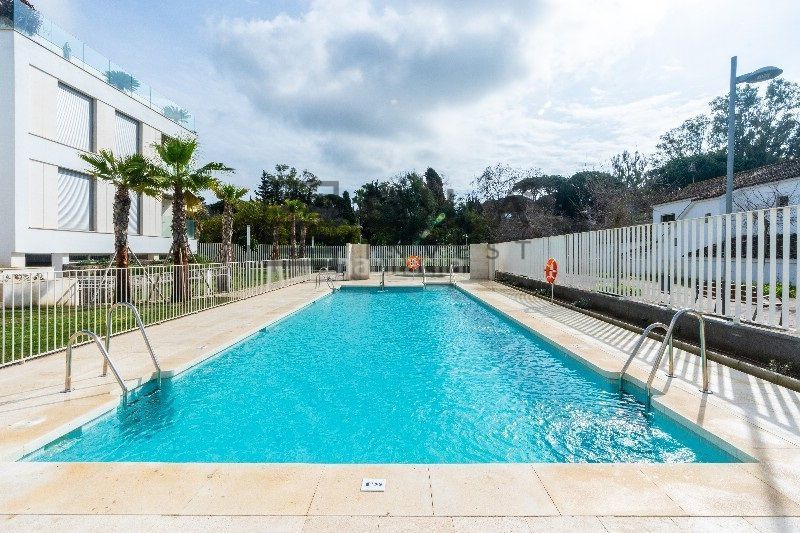 Foto 0d616c54-bfe8-4715-9204-e91778528518. Àtic amb piscina a Romana Playa Marbella