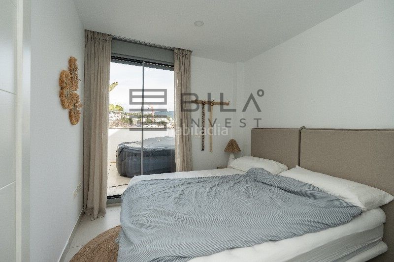 Foto 7ce9ee00-bf7d-44cc-9eee-bb8200a303bd. Àtic amb piscina a Romana Playa Marbella