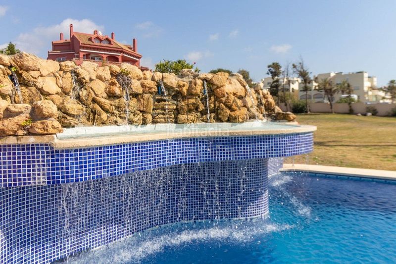 Foto 53d7e45c-8163-41b5-8981-8d0d9969787c. Pis amb aparcament piscina a Romana Playa Marbella