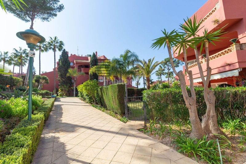 Foto f1853e68-d8fe-4504-8d4b-290907782dc4. Pis amb aparcament piscina a Romana Playa Marbella