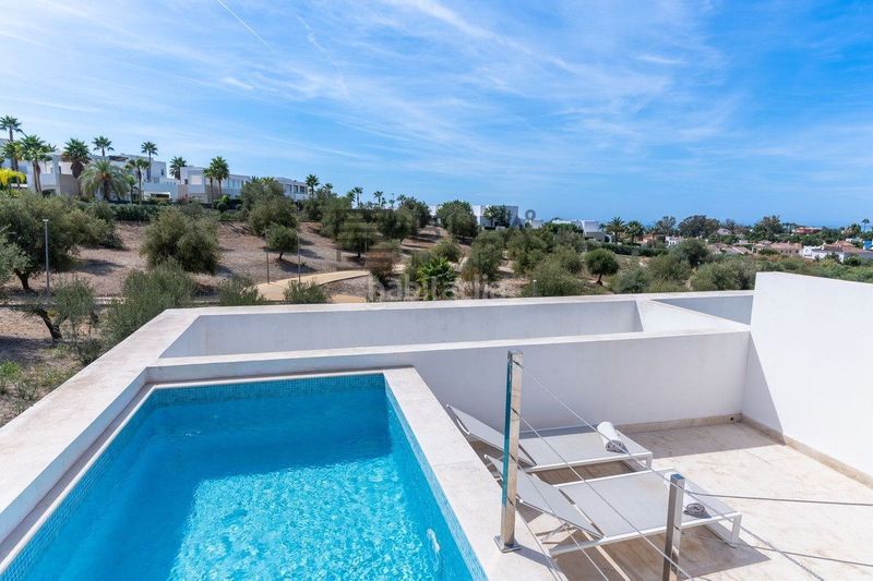 Foto 2a3941a2-2d88-45cf-b9e5-5fba43553100. Casa adossada amb aparcament piscina a Río Real Marbella