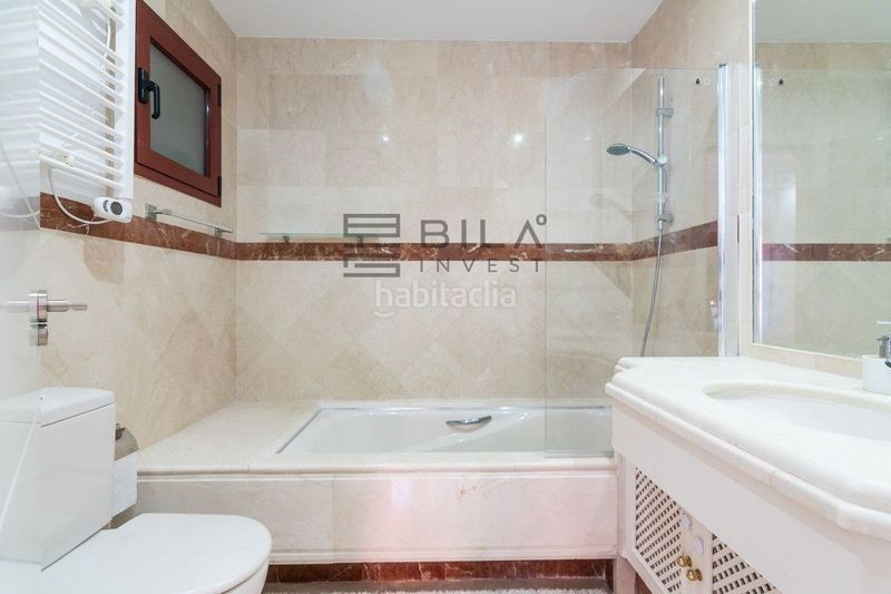 Foto e2b47455-7482-4ff3-885f-42a39b4b2182. Pis amb piscina a Romana Playa Marbella