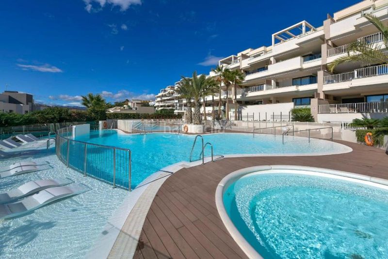 Foto 1c3db076-c8a2-48a4-958d-c6e63b91759f. Casa adossada amb aparcament piscina a la cala Mijas Mijas