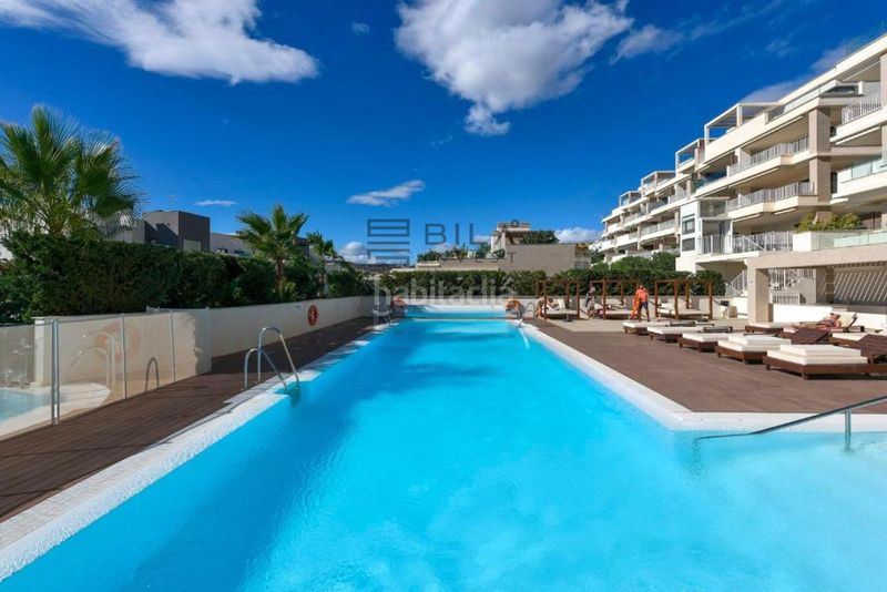 Foto 48b62b89-a3dd-410e-b8f8-3898bf98d45c. Casa adossada amb aparcament piscina a la cala Mijas Mijas