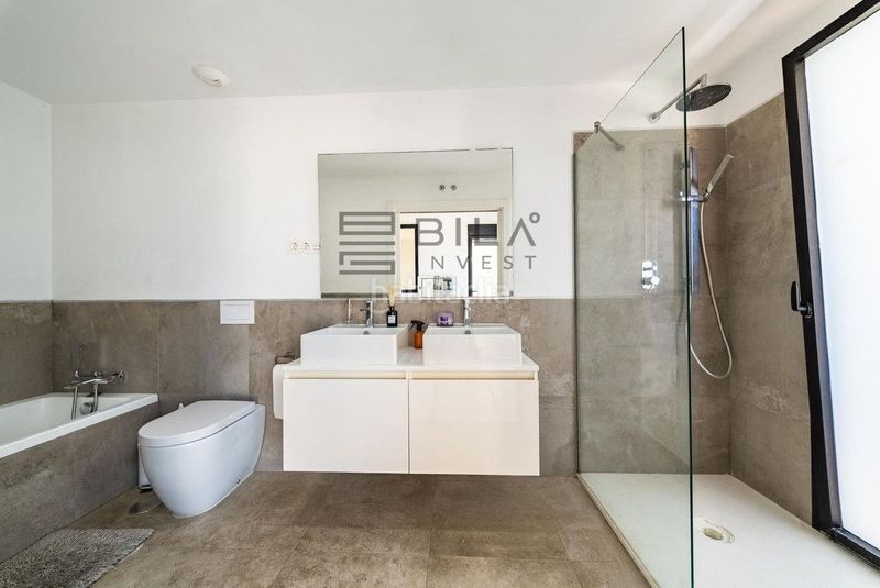 Foto f10df6b2-97f0-4778-bfe7-b35dddbfc524. Casa adossada amb aparcament piscina a la cala Mijas Mijas