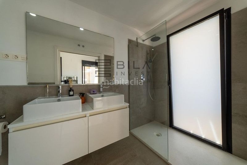 Foto fee8422b-c48e-4e95-b027-ffc55ec1afd5. Casa adossada amb aparcament piscina a la cala Mijas Mijas