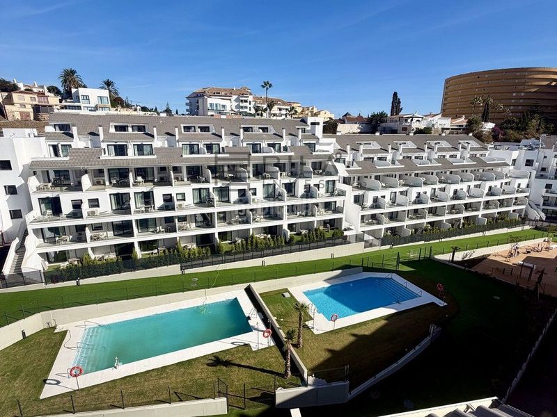 Foto 730d0ea4-e37a-4728-bfc4-0189a51af8a0. Àtic amb piscina a Torreblanca del Sol Fuengirola