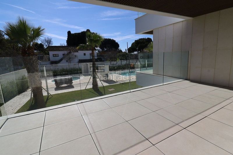 Foto fa051730-2ebb-49bd-8a4b-cab9871d94f9. Pis amb aparcament piscina a Real de Zaragoza Marbella