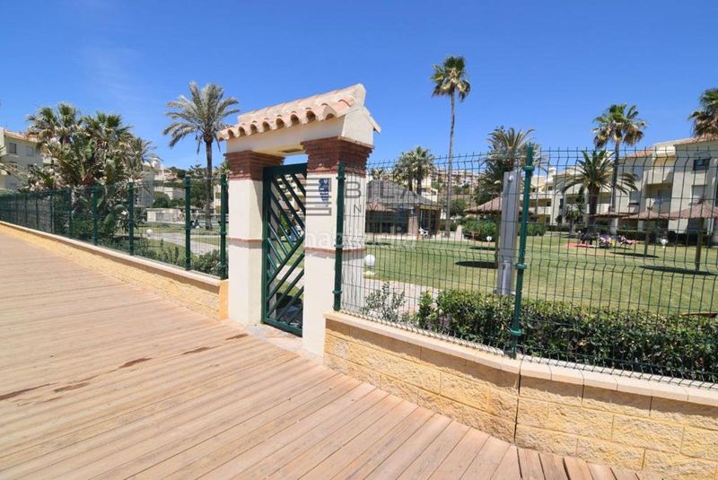 Foto c708dd04-79da-4040-9d45-e2d84b5a77e5. Pis amb aparcament piscina a la cala Mijas Mijas