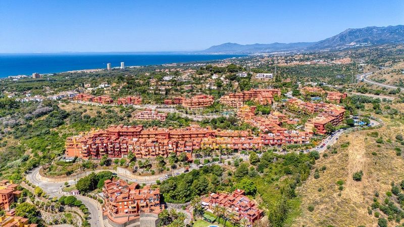 Foto adf881b4-fa49-4362-b366-f44ef80da2eb. Pis amb aparcament piscina a reserva de Marbella Marbella
