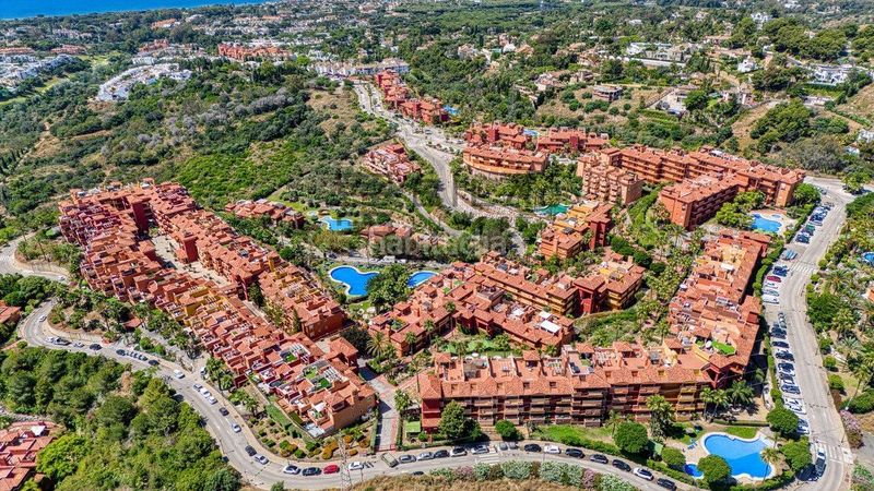Foto b22a5593-6347-49ec-8258-940afb84277f. Pis amb aparcament piscina a reserva de Marbella Marbella