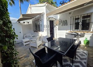 Casa adossada  Pueblo andaluz. Casa en venta en complejo pueblo andaluz de las chapas en marbel