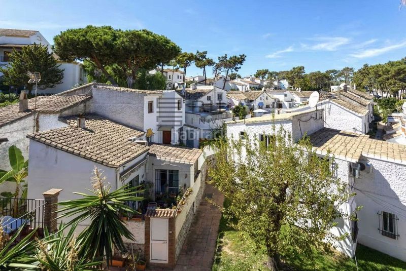 Foto 1e29b8b3-8f41-46d7-bbd6-894edc2378d2. Casa adossada a Marbesa Marbella