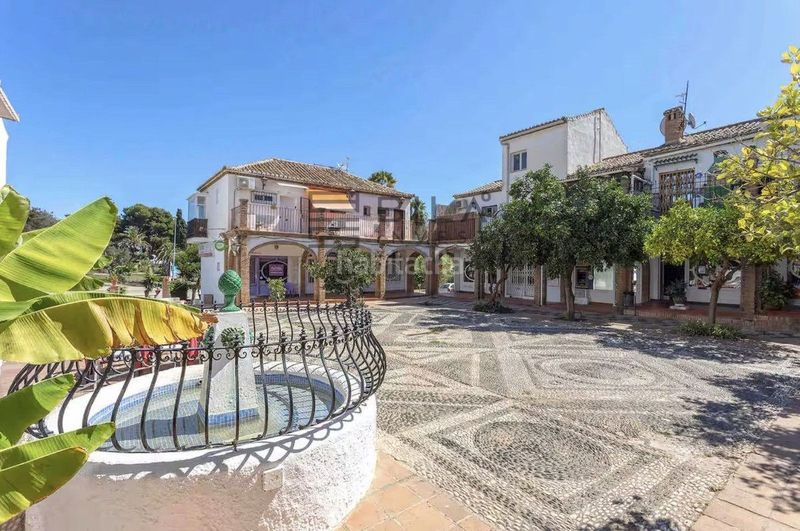 Foto f3ca8312-a91a-4193-8d7f-c00a5e63561c. Casa adossada a Marbesa Marbella