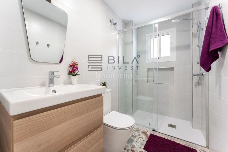 Foto 8bd17cc5-3ae8-40ee-b501-5047352e6374. Piso  en venta en 1º línea de playa en pleno paseo marítimo rey de españa en Fuengirola
