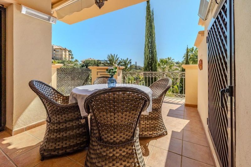 Foto f9f5aecf-333a-4e98-9c01-9985422386bd. Pis amb aparcament piscina a Río Real Marbella
