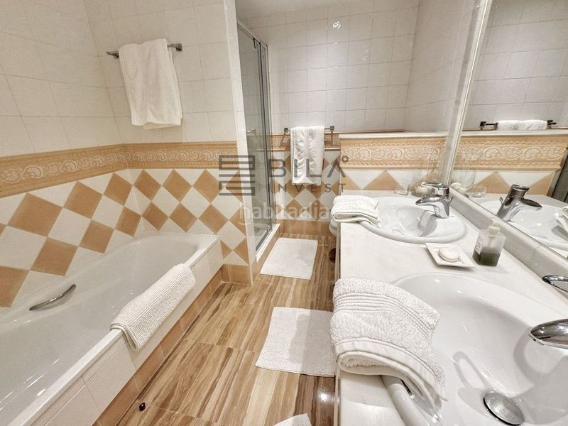 Foto ed311fb0-e1b8-4c46-a787-bf6d22bc4842. Pis amb aparcament piscina a Romana Playa Marbella