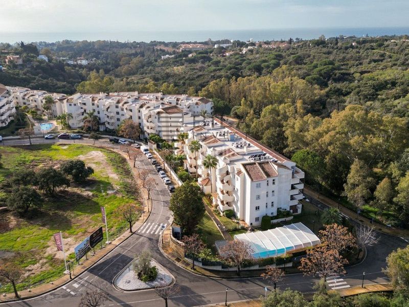 Foto f9caf9a5-789f-4d91-9cbc-b8648f493324. Pis amb aparcament piscina a Elviria Marbella