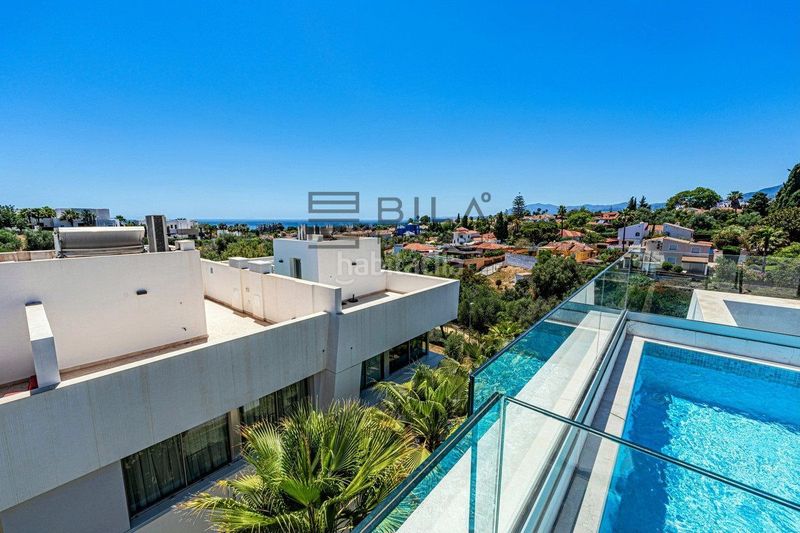 Foto 3c34bd1c-e3a6-4c25-ac0d-520b17198ad1. Casa adossada amb aparcament piscina a Río Real Marbella