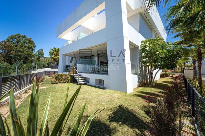 Foto 4436f323-7ebc-4cf0-9090-8dfc81ceae2b. Casa adossada amb aparcament piscina a Río Real Marbella