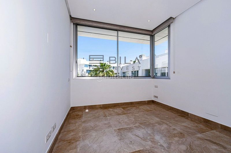 Foto 7c0225e6-4673-42ff-ae26-dbdeae2c4ee8. Casa adossada amb aparcament piscina a Río Real Marbella