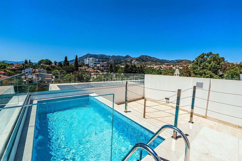 Foto eeaa1b87-a777-43c3-9aea-0352053efcf1. Casa adossada amb aparcament piscina a Río Real Marbella