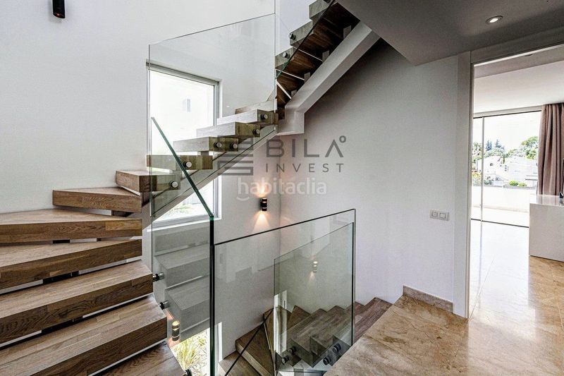 Foto f4579a49-eb0e-46ea-b26a-29063d3c275d. Casa adossada amb aparcament piscina a Río Real Marbella