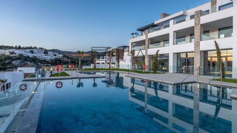 Foto 8a31dab7-244e-400d-ac0d-ef2e7d649f7f. Àtic amb piscina a Cabopino - Artola Marbella