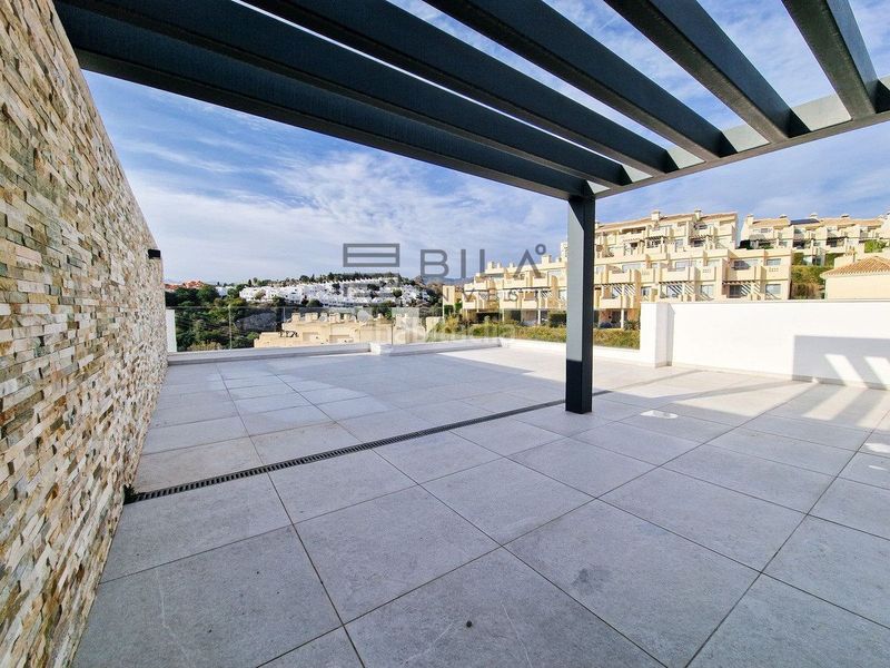 Foto cbc24567-c1f9-4f9d-aa77-0bc7365332e2. Àtic amb piscina a Cabopino - Artola Marbella